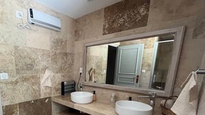 تجهيزات دش، مجففات شعر، ورق حمّام