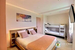 5 bedrooms, iron/ironing board, free WiFi, bed sheets