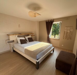 5 habitaciones, tabla de planchar con plancha y wifi gratis 