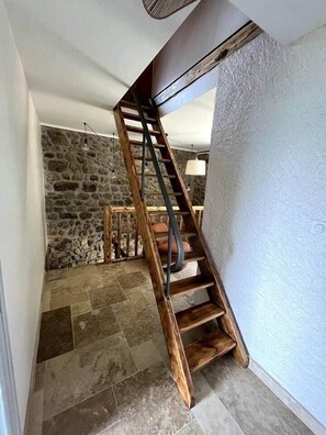 Interior - To complete (Satillieu)