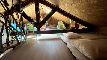 4 slaapkamers, een strijkplank/strijkijzer, gratis wifi, beddengoed