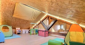 Children's area - To complete (Satillieu)