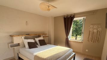 4 chambres, fer et planche à repasser, Wi-Fi gratuit, draps fournis