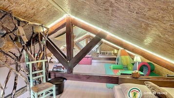 4 slaapkamers, een strijkplank/strijkijzer, reisbedje, wifi