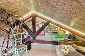 4 chambres, fer et planche à repasser, lit parapluie, Wi-Fi