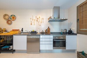 Frigorifero, forno, lavastoviglie, macchina per tè/caffè