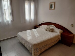 3 chambres, accès à Internet, literie fournie