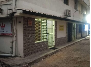 ENTRANCE GATE