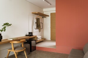 Deluxe King Room | Escritorio, cortinas blackout, insonorización y cunas gratuitas 