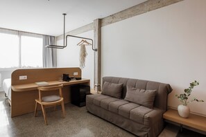 Acropolis Deluxe King Room | Desk, blackout drapes, soundproofing, free cribs/infant beds - Elevate Athens (Athens)