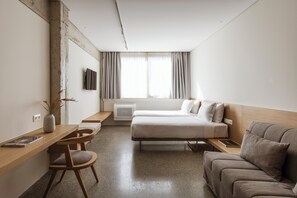 Escritorio, cortinas blackout y sistema de insonorización 