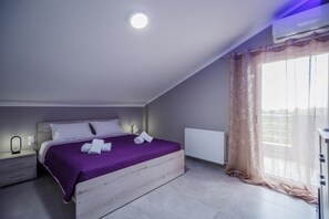 3 bedrooms, desk, iron/ironing board, free WiFi