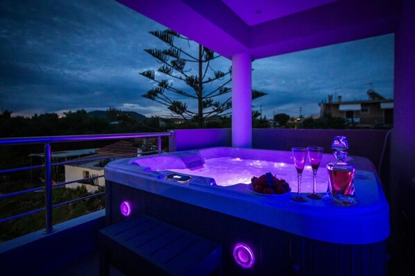 Outdoor spa tub