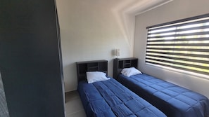 3 bedrooms, iron/ironing board, WiFi, bed sheets