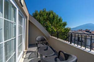 Chambre avec lits jumeaux, balcon | Terrasse/Patio