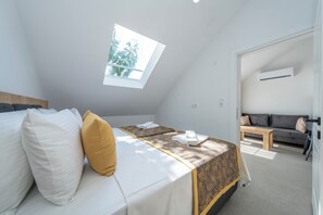 ツインルーム バルコニー | デスク、ノートパソコン用作業スペース、遮光カーテン、アイロン / アイロン台