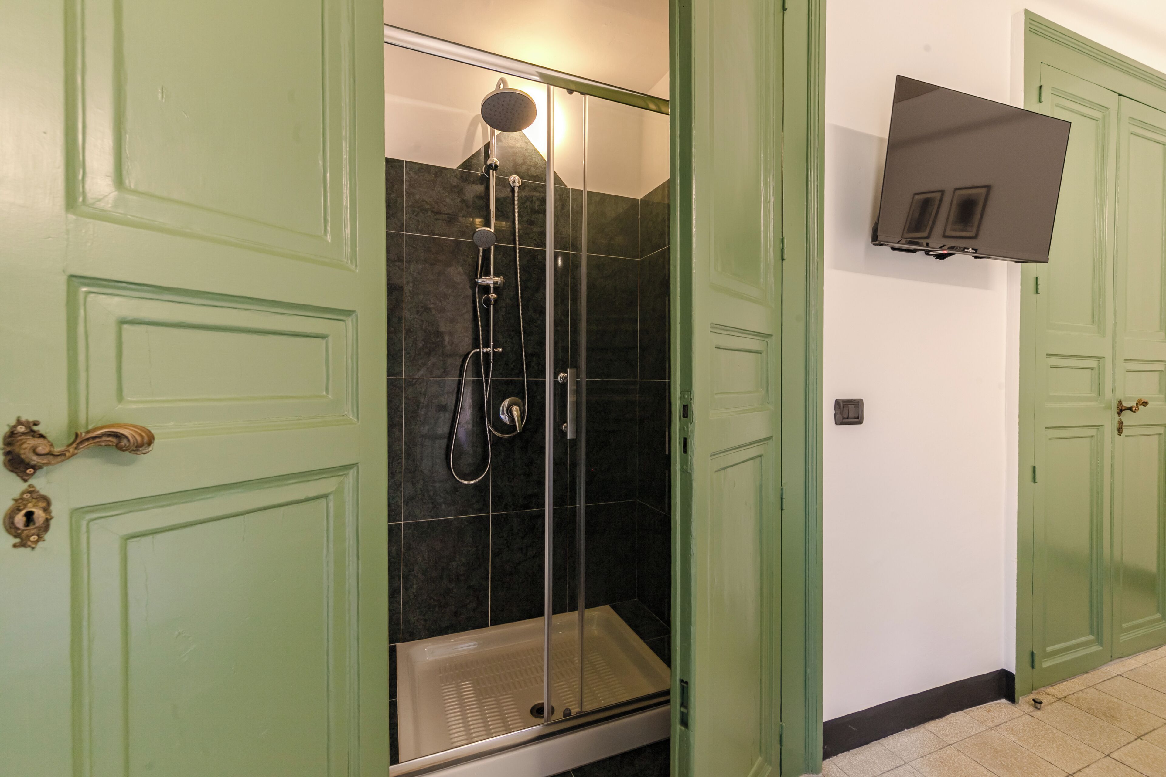 Deluxe Double Room, Balcony, City View | Bathroom | Shower, rainfall showerhead, eco-friendly toiletries, hair dryer