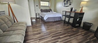 Economy Single Room, 1 Queen Bed #4