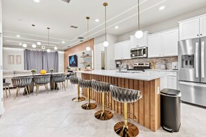 Micro-ondes, four, plaque de cuisson, lave-vaisselle