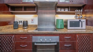 Macchina per tè/caffè, frigorifero, microonde, forno