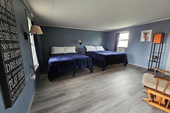 1 bedroom, WiFi, bed sheets - Deluxe Double Room, 2 Queen Beds #20 (Hart)