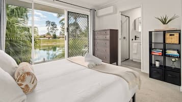 Iron/ironing board, travel cot, WiFi, bed sheets