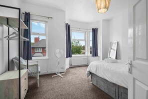 3 chambres, fer et planche à repasser, accès Internet, draps fournis