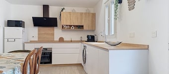 Charming family home with patio/8 beds