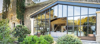 Luxury Mas in Gordes with pool & view Charming comfort and privacy