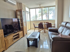 Smart TV, books, computer monitors, printers - Beachfront Apartment with Stunning Sea Views (Almuñécar)