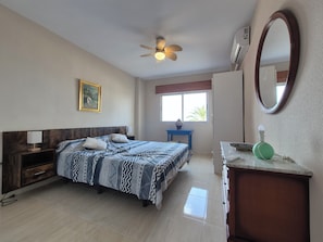 3 chambres, bureau, fer et planche à repasser, accès au Wi-Fi (inclus)