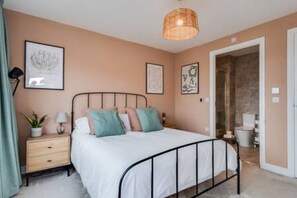 4 chambres, fer et planche à repasser, lit parapluie, Wi-Fi gratuit