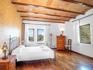5 Schlafzimmer, Bügeleisen/Bügelbrett, Reisekinderbett, kostenloses WLAN