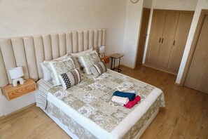 2 makuuhuonetta, silitysrauta/-lauta, Wi-Fi, vuodevaatteet