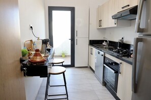 Micro-ondes, four, plaque de cuisson, lave-vaisselle