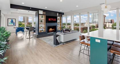 Chic 1Bd Condo DT Minneapolis, with City Views & Prime Downtown Location