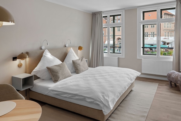 Deluxe-Apartment, Stadtblick | Schallisolierte Zimmer, kostenloses WLAN