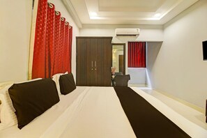 Deluxe Double Room, 1 King Bed, Smoking, City View | Desk, laptop workspace, free WiFi - Jashwitha Mukkanti Homes (Hyderabad)
