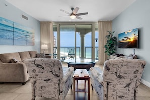 Condo, várias camas (Portofino Island Resort 1-1708) | Área de estar