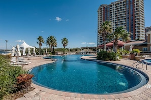Condo, várias camas (Portofino Island Resort 1-1708) | Piscina | Piscina interna, piscina externa