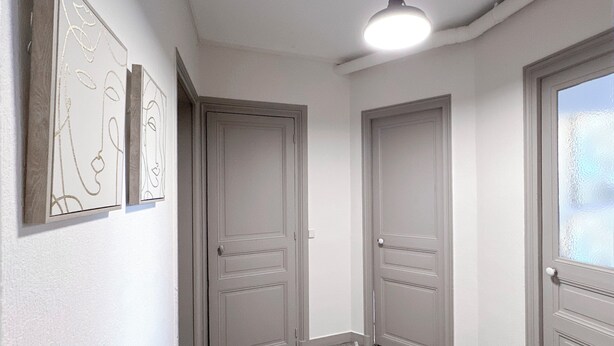 Interior entrance - 1609 CroixNivert (Paris)