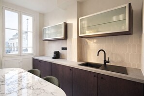 Appartement Signature, vue cour intérieure | Cuisine privée