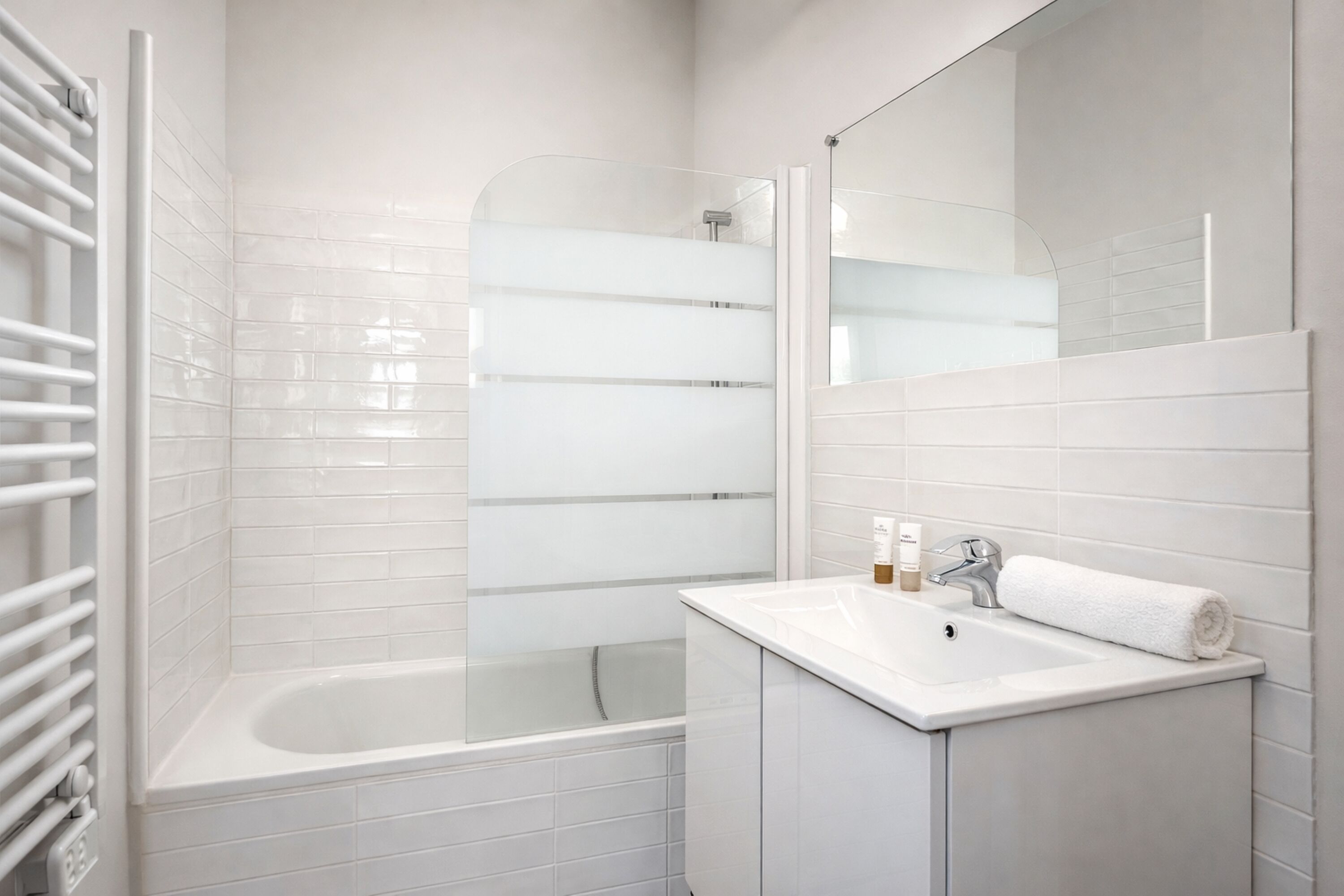 Signature Apartment, Courtyard View | Bathroom