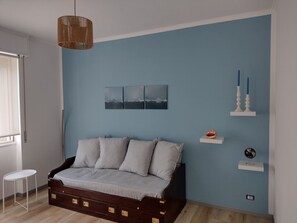 Interior - Spacious two-room apartment with sea view and air conditioning (San Lorenzo al Mare)