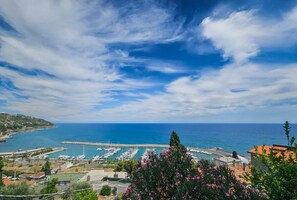 Marina - Spacious two-room apartment with sea view and air conditioning (San Lorenzo al Mare)