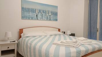 2 bedrooms, iron/ironing board, WiFi