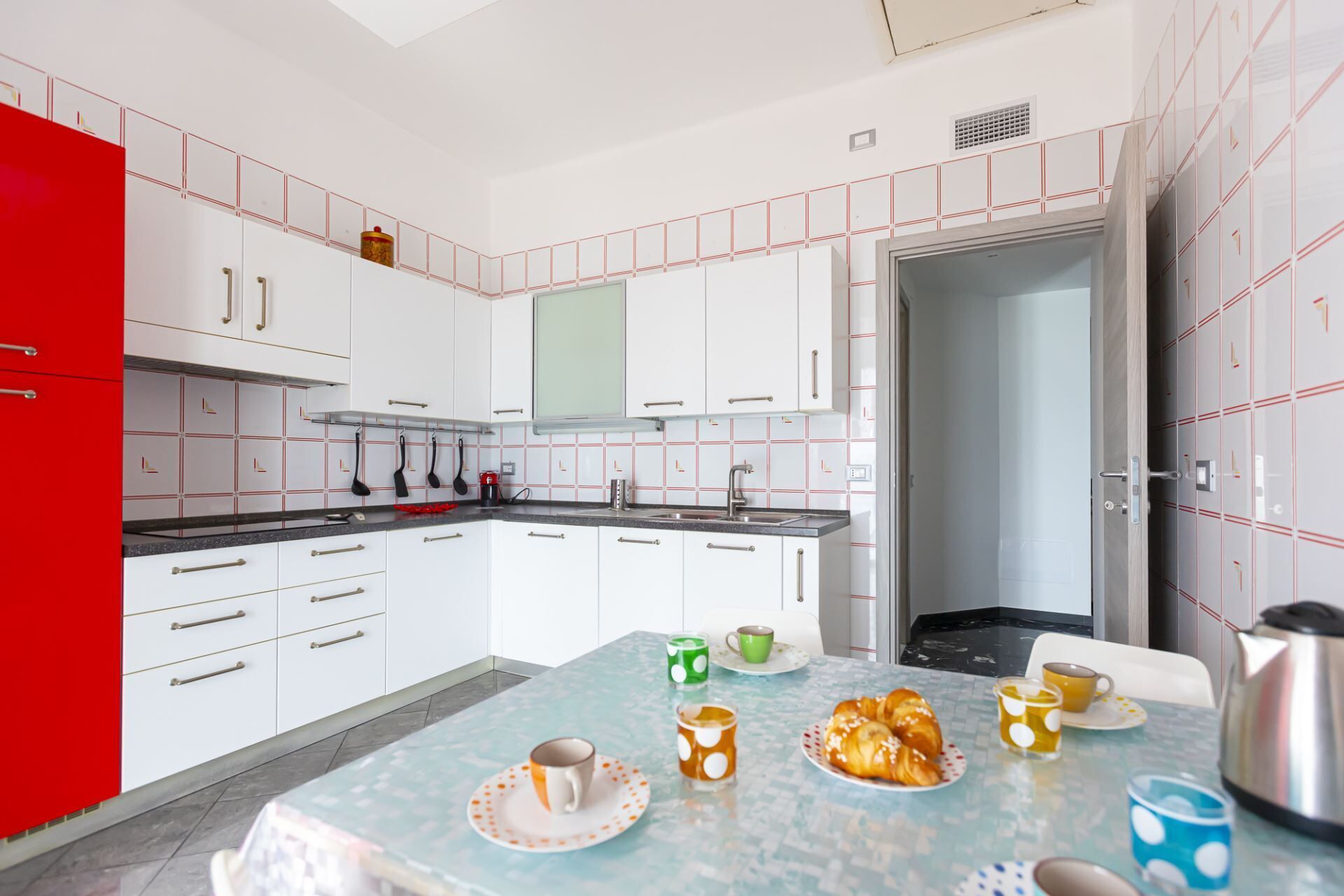 Réfrigérateur, four, lave-vaisselle, grille-pain