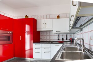 Fridge, oven, dishwasher, toaster