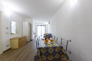 Dining - Flat in villa with garden (Costarainera)