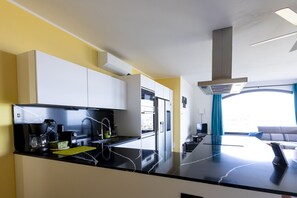 Fridge, oven, dishwasher, coffee/tea maker